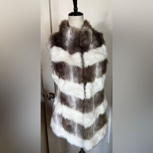 WHBM Faux Fur Vest Mobwife Old Money Après Ski Winter Snow bunny baddie layers